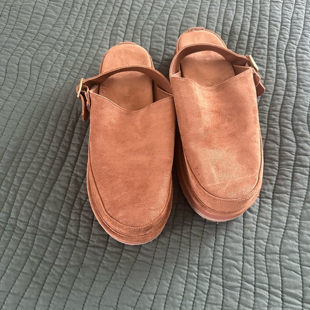 Madden Girl Slip-On Clogs 9.5